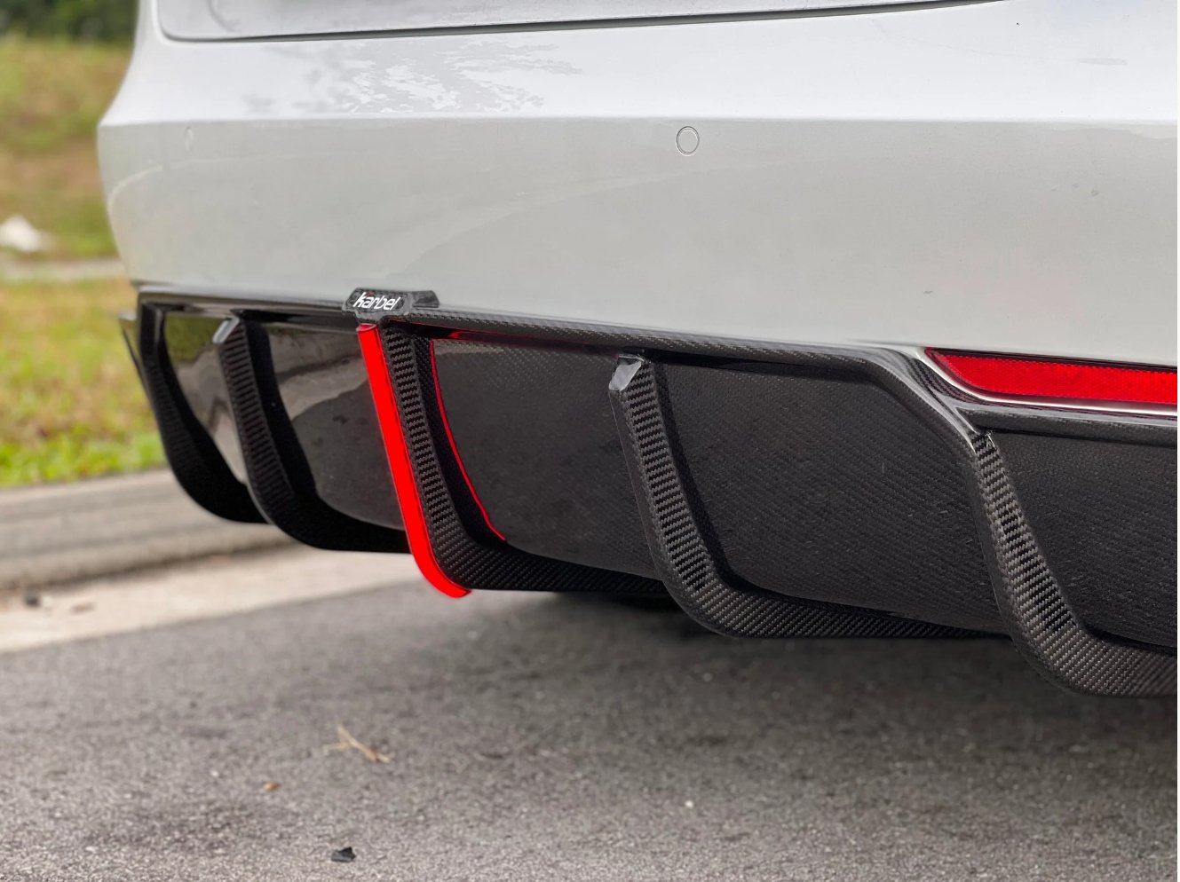 KARBEL - TESLA MODEL 3 DRY CARBON FIBRE LED REAR DIFFUSER - Aero Carbon UK