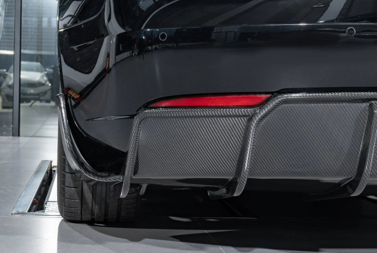 KARBEL - TESLA MODEL 3 DRY CARBON FIBRE LED REAR DIFFUSER - Aero Carbon UK