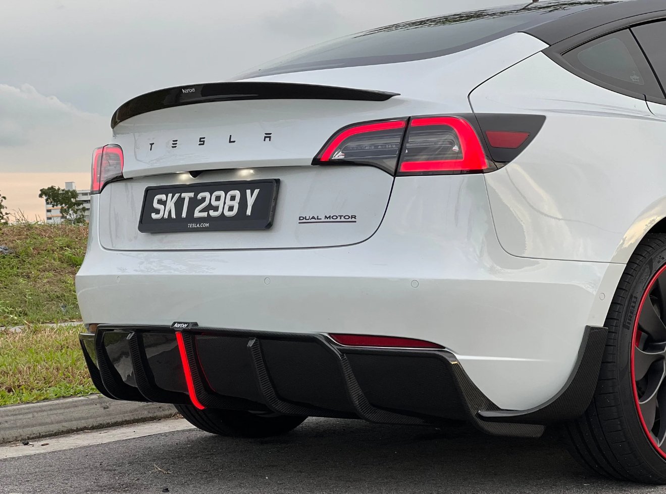 KARBEL - TESLA MODEL 3 DRY CARBON FIBRE LED REAR DIFFUSER - Aero Carbon UK