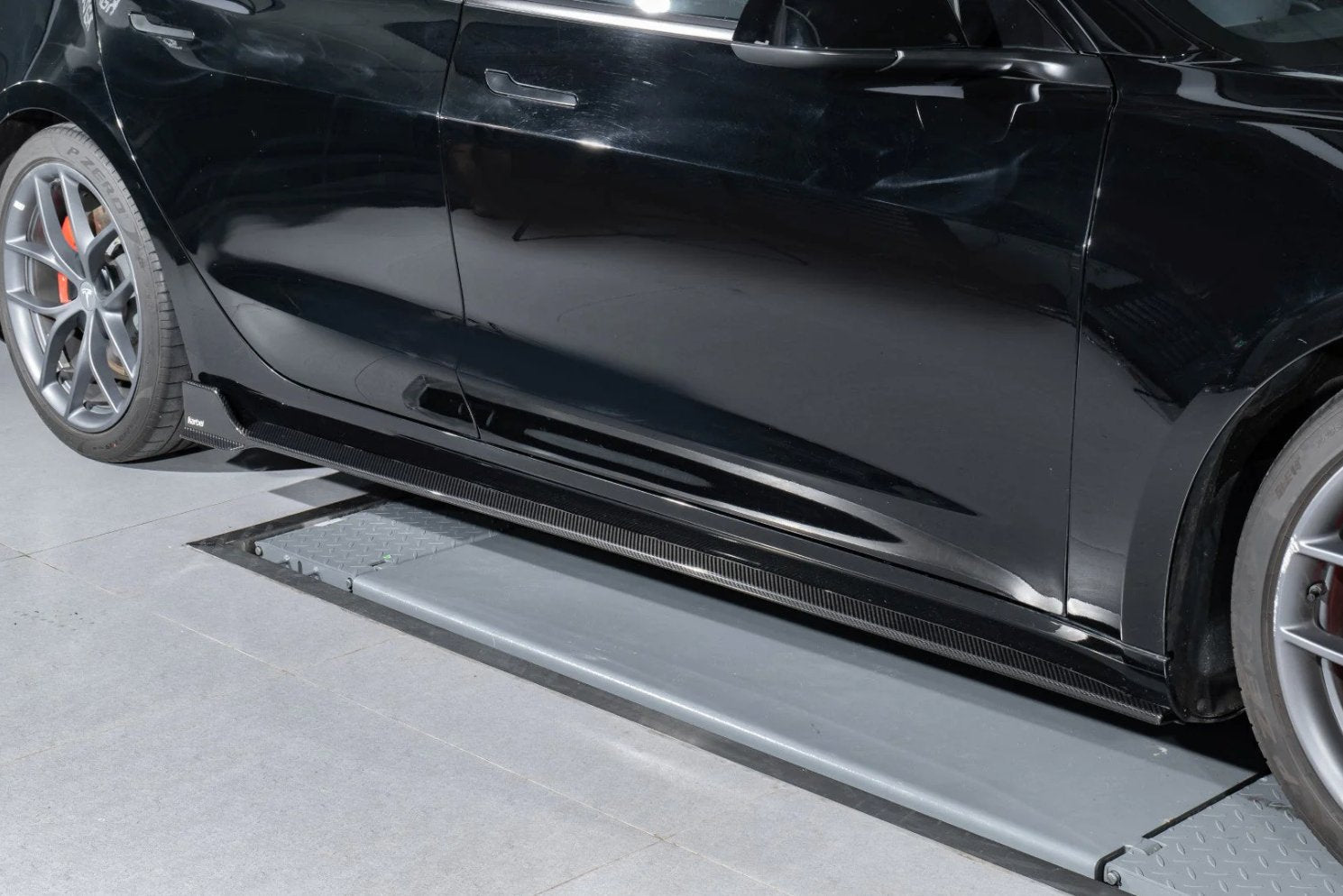 KARBEL - TESLA MODEL 3 DRY CARBON FIBRE SIDE SKIRTS - Aero Carbon UK