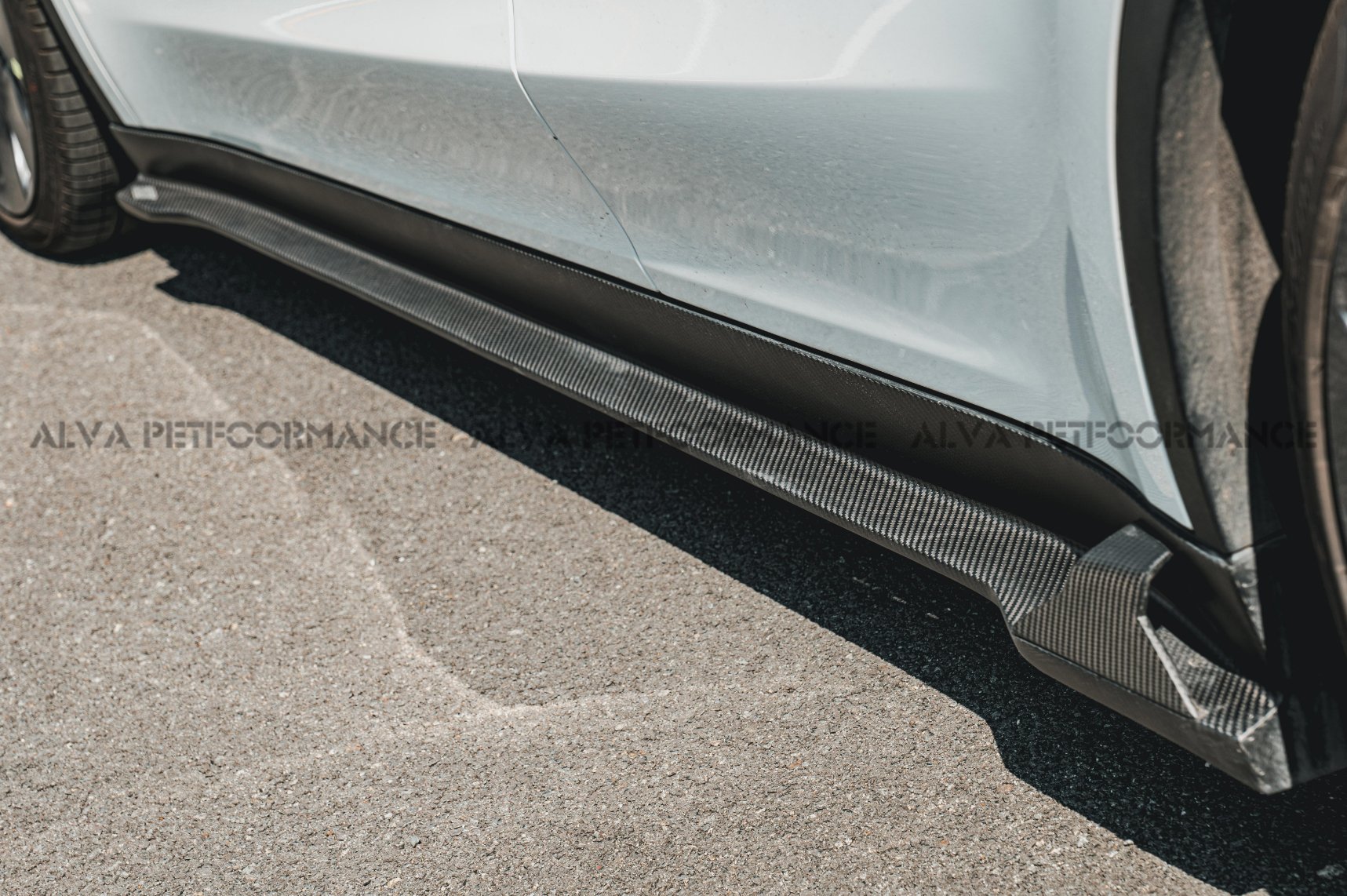 MIW DESIGN - TESLA MODEL Y DRY CARBON FIBRE SIDE SKIRTS - Aero Carbon UK