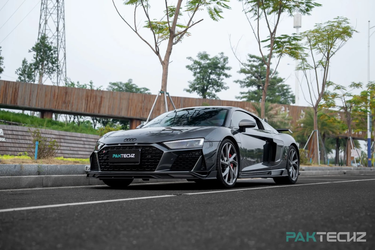 PAKTECHZ - AUDI R8 DRY CARBON FIBRE FRONT LIP - Aero Carbon UK