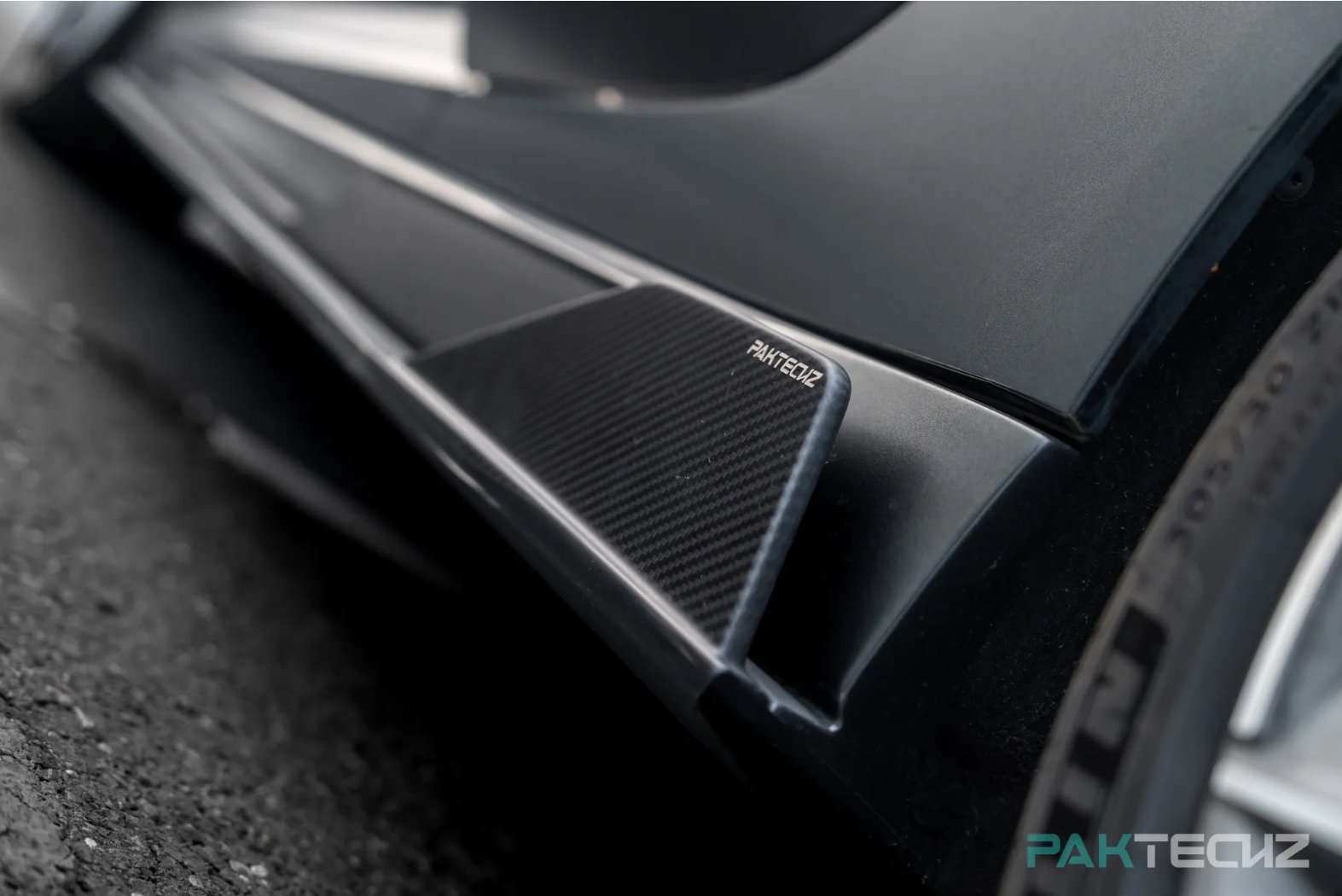 PAKTECHZ - AUDI R8 DRY CARBON FIBRE SIDE SKIRTS - Aero Carbon UK