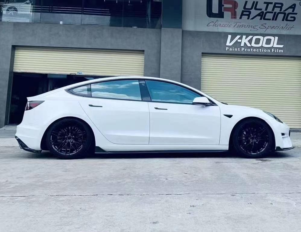 ROBOT - TESLA MODEL 3 CRYPTON CARBON FIBRE FULL BODY KIT - Aero Carbon UK