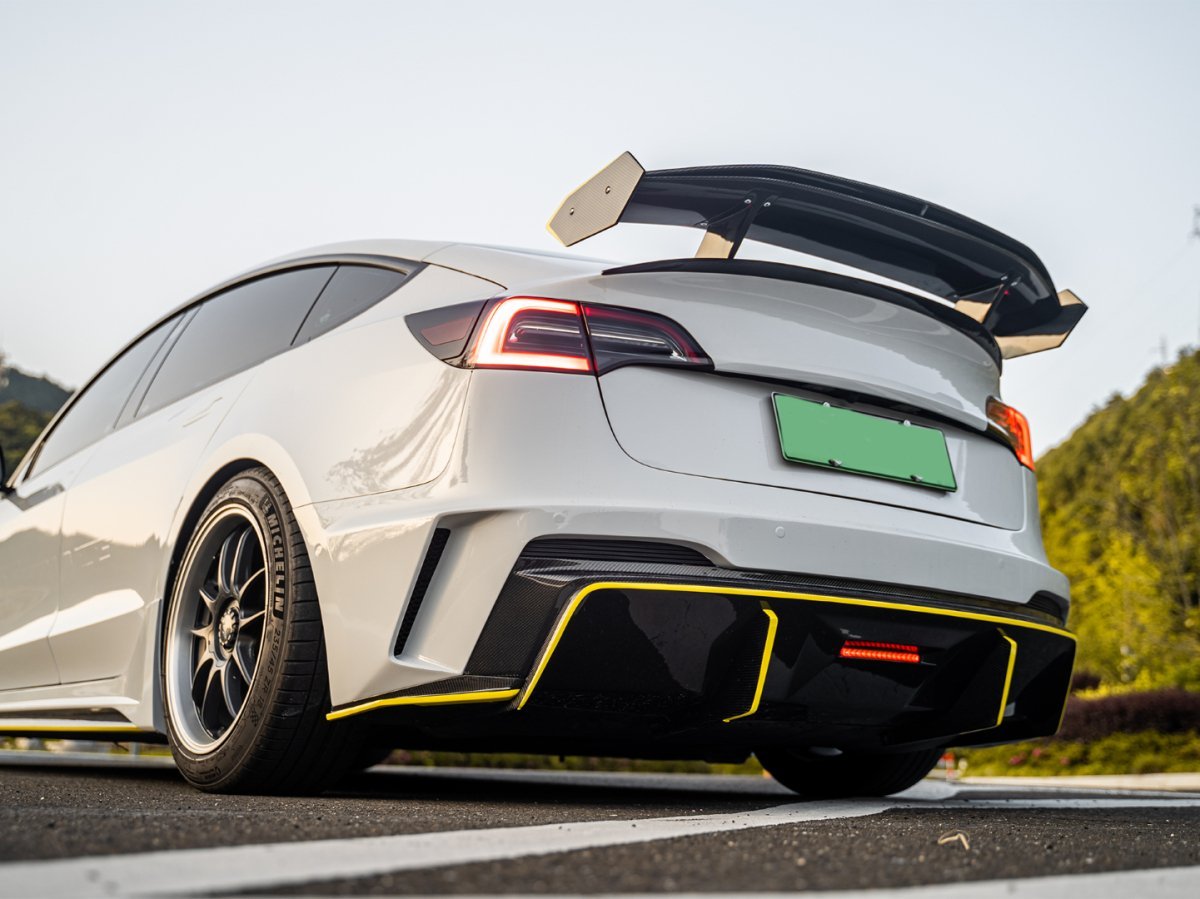 ROBOT - TESLA MODEL 3 HACKER NARROW BODY REAR BUMPER AND REAR DIFFUSER - Aero Carbon UK