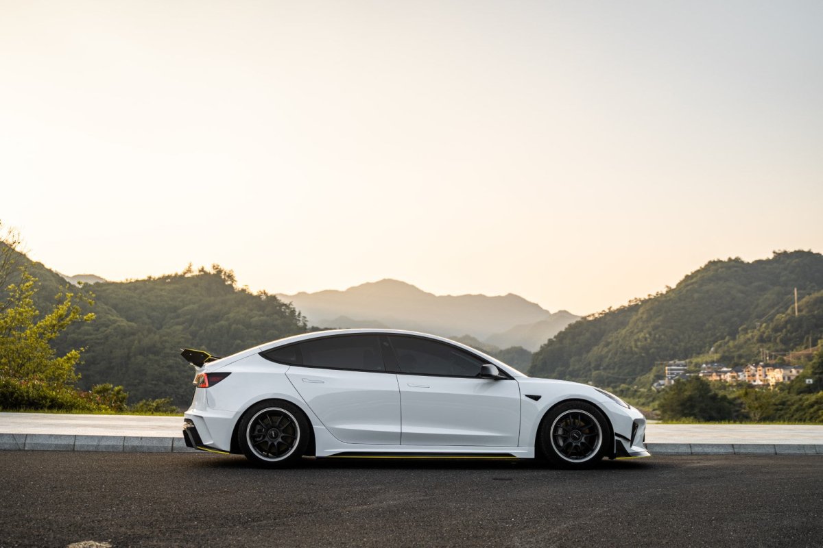 ROBOT - TESLA MODEL 3 HACKER NARROW BODY SIDE SKIRTS - Aero Carbon UK